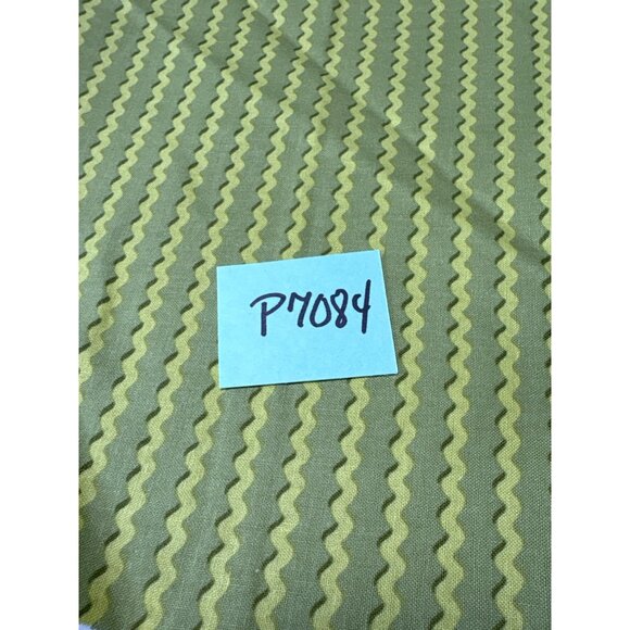 Holly Holderman Ric Rac Tonal Quilting Fabric 29"x44" Green Zigzag Pattern Cotto - Picture 5 of 5